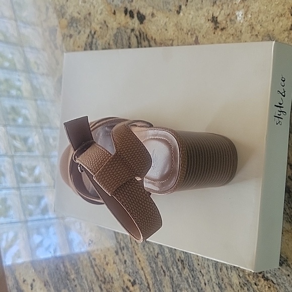 HP!🎉🌞🎈Style and Co. Sandals - Picture 3 of 15